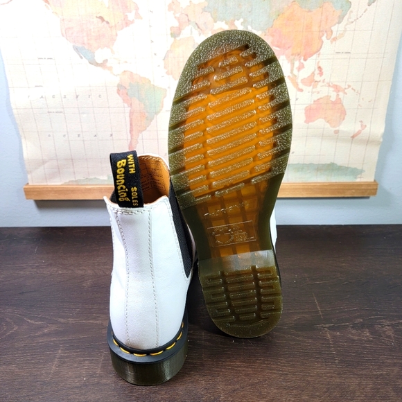 BRAND NEW Dr. Martens 2976 Chelsea Boot Women's Size 10.0 - Picture 6 of 6